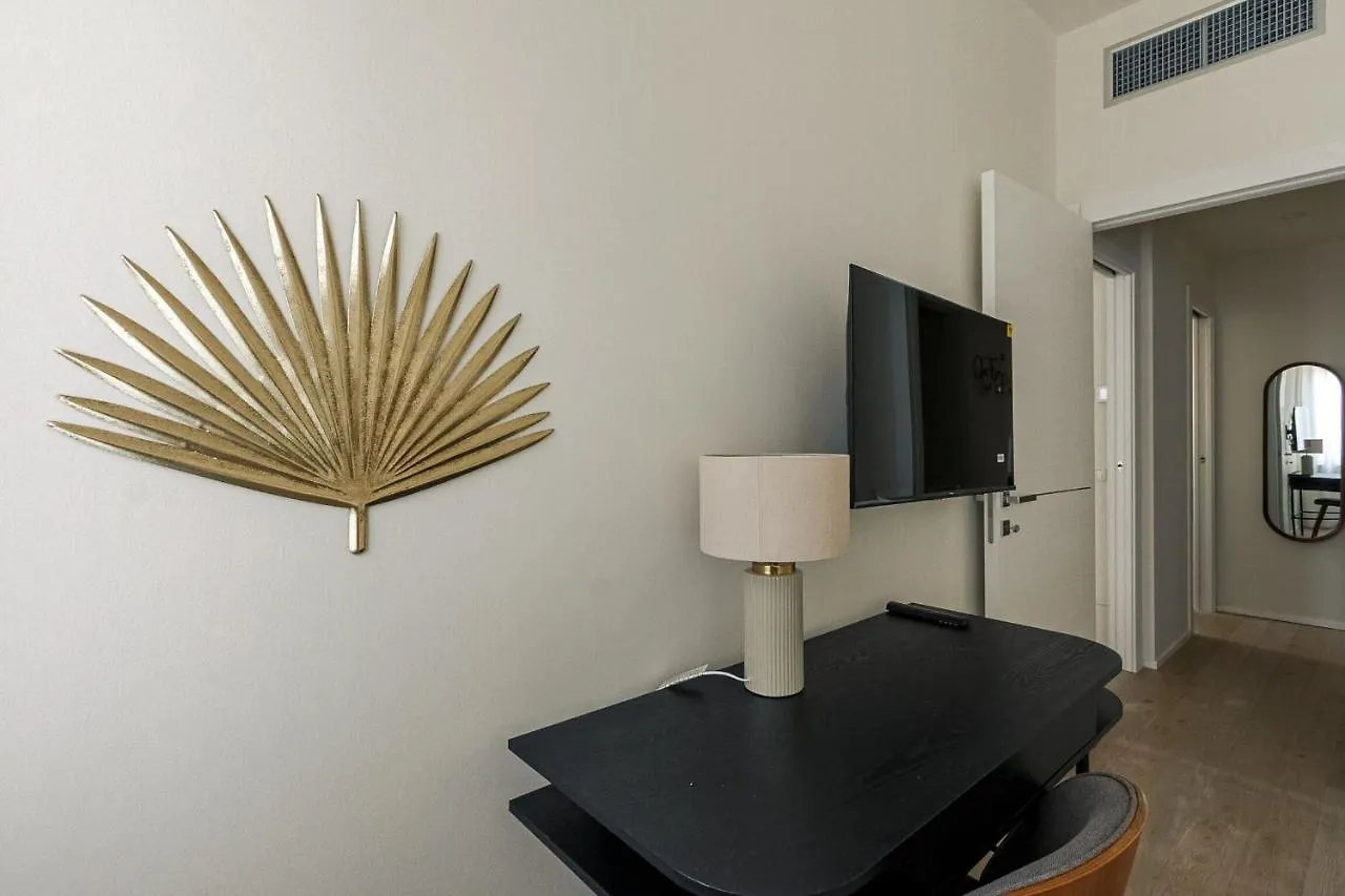 Appartamento Uberto Visconti Di Modrone B Milano Italia