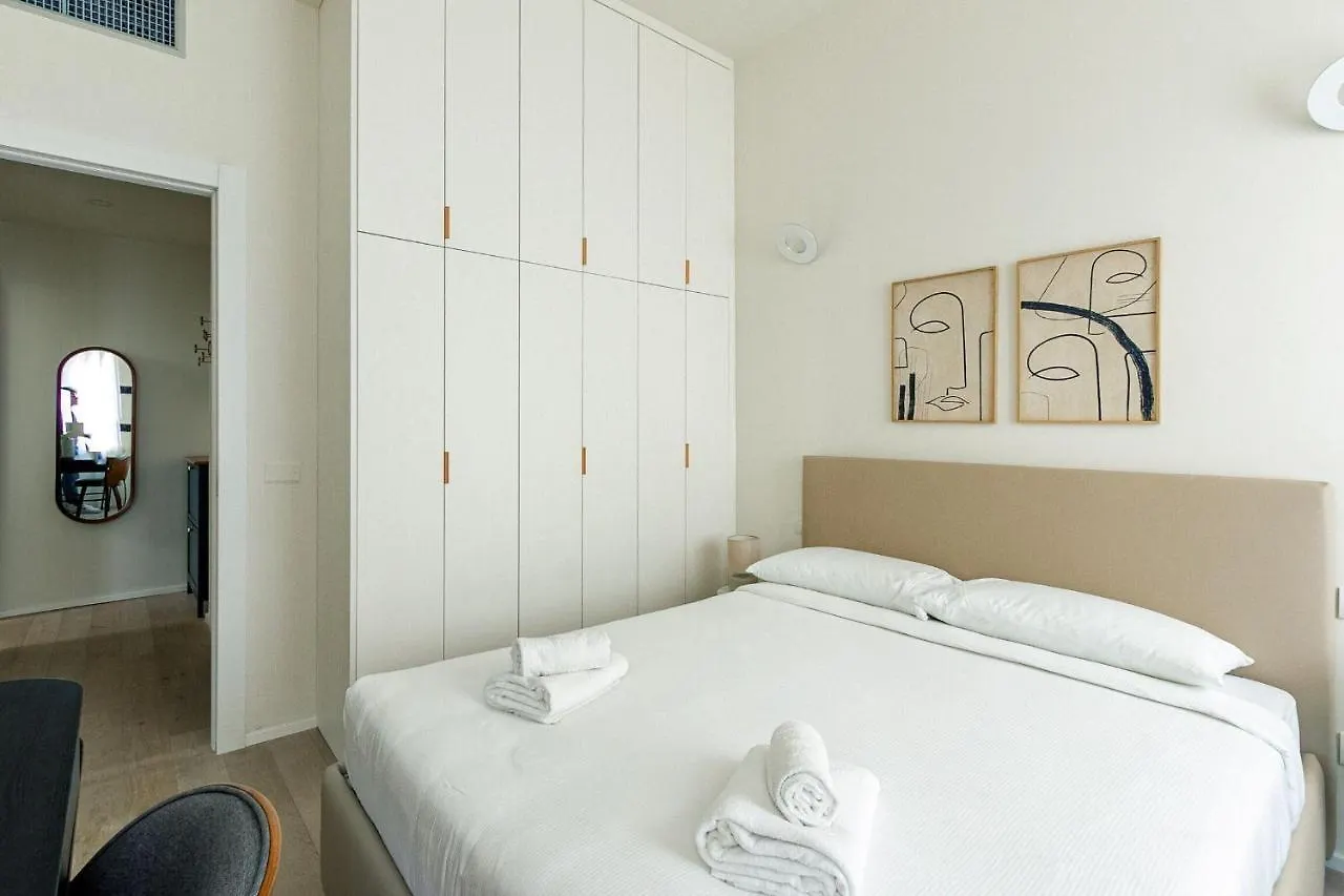 Appartamento Uberto Visconti Di Modrone B Milano